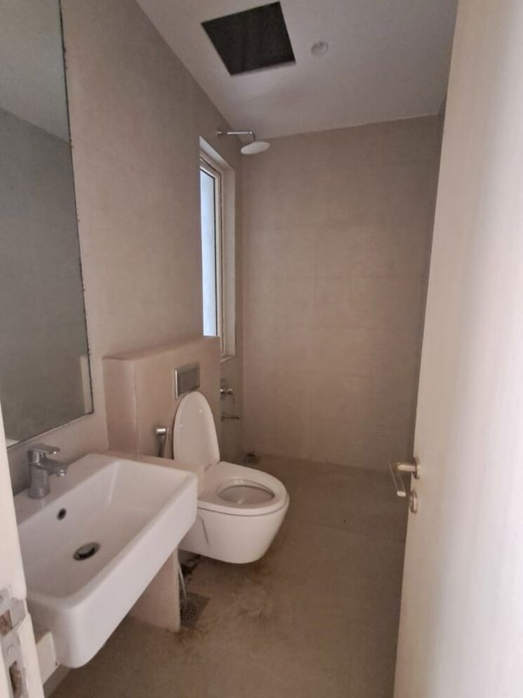 Bathroom, indiabulls-sky-suites 3 Bedroom 3485 Sq.Ft. Apartment In Lower Parel Mumbai 9839407