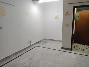 Room in 3 BHK Apartment at Sector 21c – for Rent