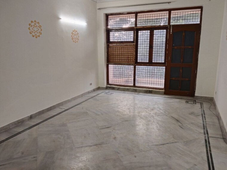 Room, sector 21c 3 Bedroom 1450 Sq.Ft. Apartment In Sector 21c Faridabad 9839452