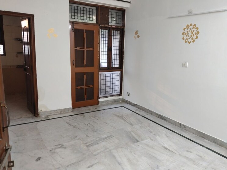 Room, sector 21c 3 Bedroom 1450 Sq.Ft. Apartment In Sector 21c Faridabad 9839452