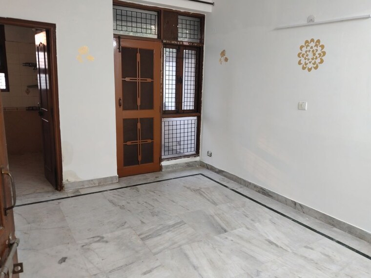 Room, sector 21c 3 Bedroom 1450 Sq.Ft. Apartment In Sector 21c Faridabad 9839452