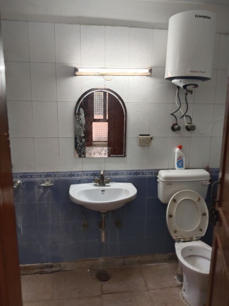 Bathroom, sector 21c 3 Bedroom 1450 Sq.Ft. Apartment In Sector 21c Faridabad 9839452