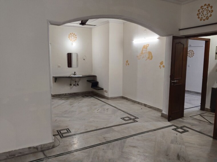 Room, sector 21c 3 Bedroom 1450 Sq.Ft. Apartment In Sector 21c Faridabad 9839452