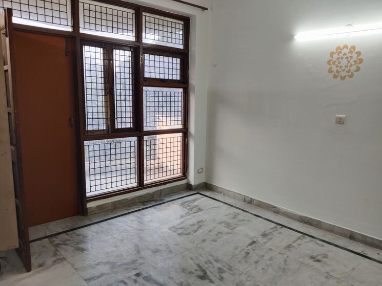 Room, sector 21c 3 Bedroom 1450 Sq.Ft. Apartment In Sector 21c Faridabad 9839452