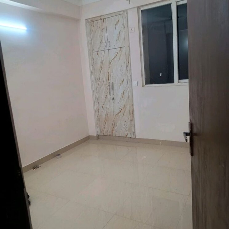 Room, amrapali-golf-homes 2.5 Bedroom 1170 Sq.Ft. Apartment In Haibatpur Greater Noida 9839507