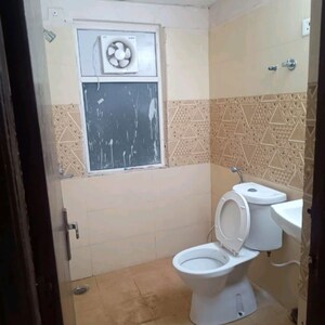 Bathroom in 2.5 BHK Apartment at Amrapali Golf Homes, Haibatpur – for Rent