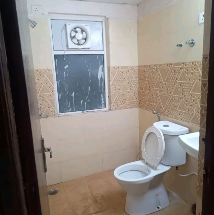 Bathroom, amrapali-golf-homes 2.5 Bedroom 1170 Sq.Ft. Apartment In Haibatpur Greater Noida 9839507