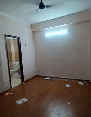 Room in 2.5 BHK Apartment at Amrapali Golf Homes, Haibatpur – for Rent