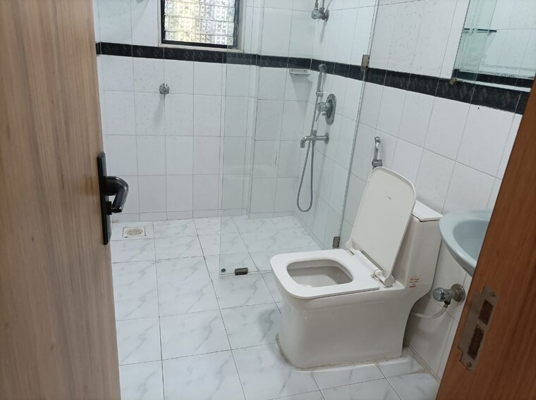 Bathroom, orchid-apartment-santacruz-west 3 Bedroom 1220 Sq.Ft. Apartment In Santacruz West Mumbai 9839491