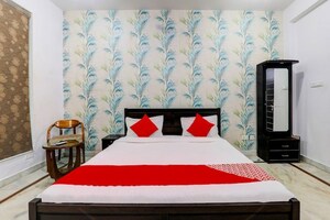 Bedroom in 6+ BHK Independent House at Vijay Tower Gomti Nagar, Gomti Nagar – for Rent