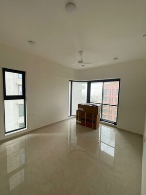 Room in 3 BHK Apartment at Evergreen Apartment Bandra West, Bandra West – for Rent