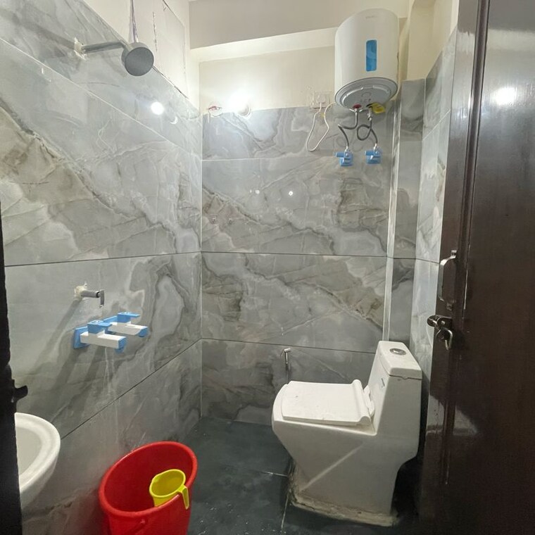 Bathroom, nagla nagli Pg For Boys & Girls In Nagla Nagli 9839562