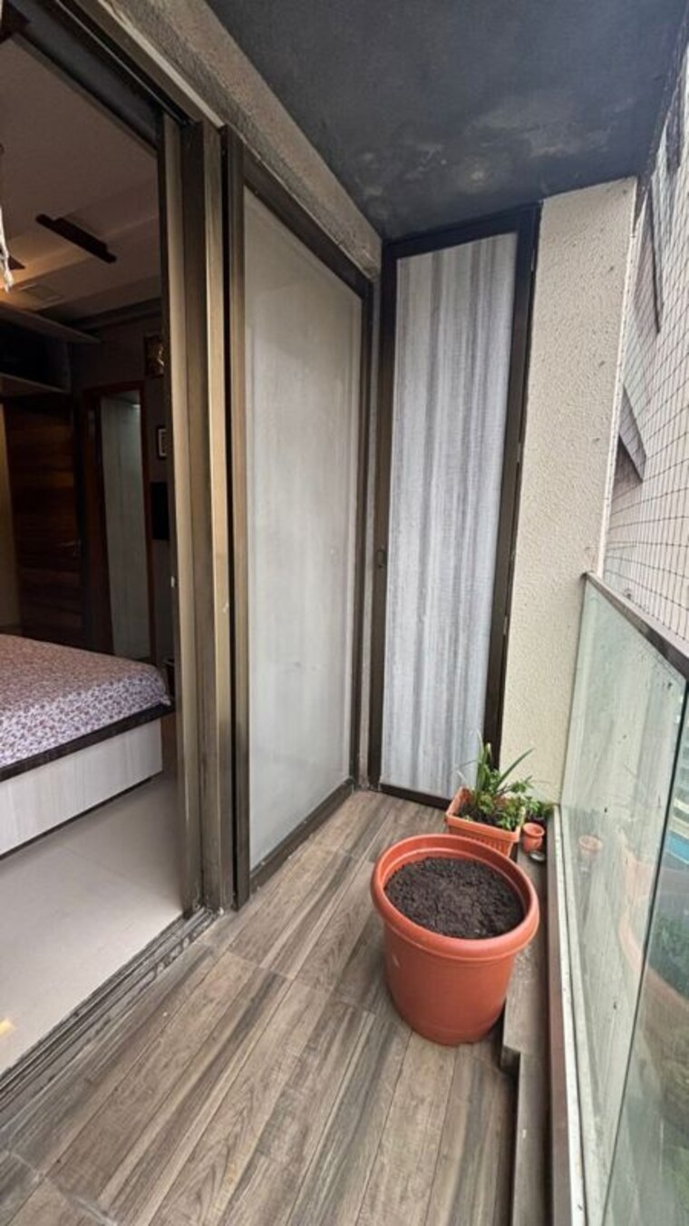 Bathroom, kalpataru-sparkle 3 Bedroom 1150 Sq.Ft. Apartment In Bandra East Mumbai 9839537