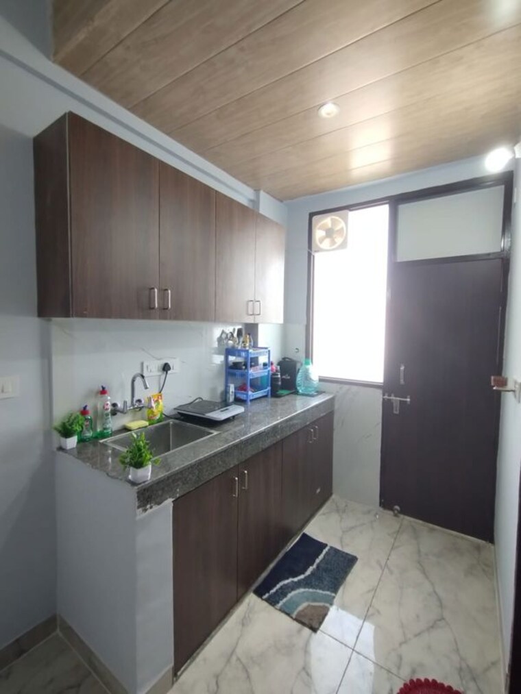 Kitchen, east of kailash 2 Bedroom 300 Sq.Yd. Apartment In East Of Kailash Delhi 9839579