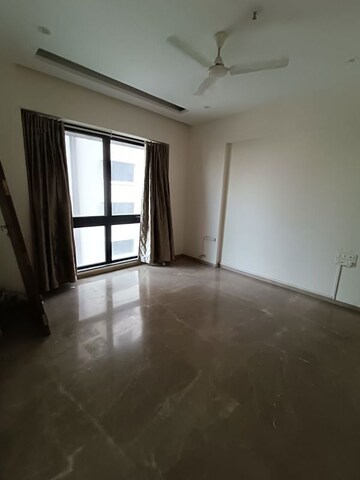 Room in 3 BHK Apartment at Vasant Kunj, Santacruz West – for Rent