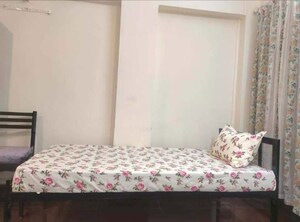 Bedroom in  Pg at Malad East – for Rent