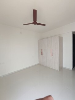 2 BHK Apartment For Rent in Sheth Zuri