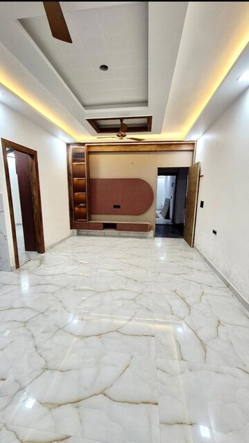 Room in 3 BHK Builder Floor at Lucky The Palm Valley, Sector 1 Greater Noida – for Sale