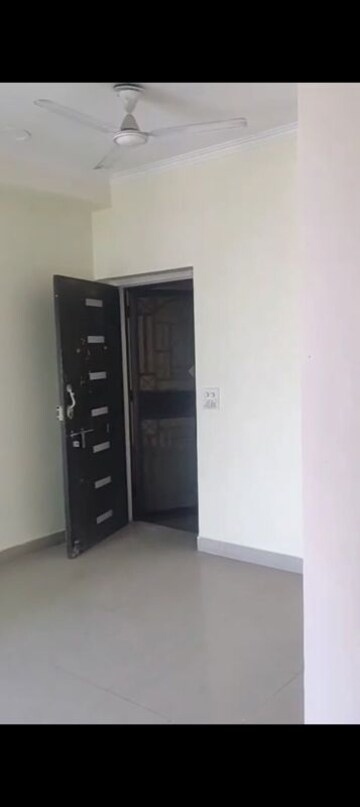 Room in 2 BHK Apartment at Gaur City 2 - 16th Avenue, Sector 16c Greater Noida – for Rent