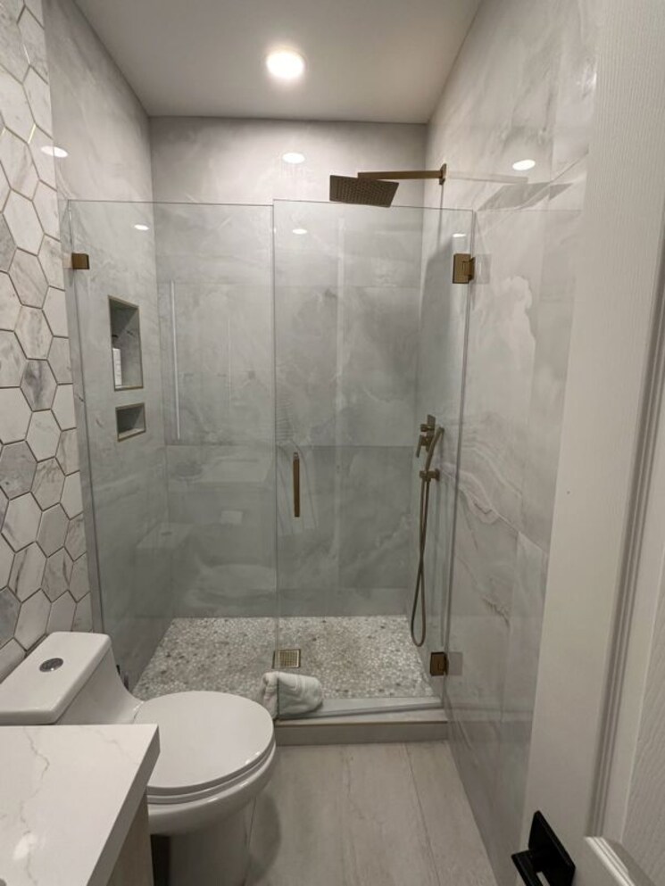 Bathroom, lnt-crescent-bay-t3 2.5 Bedroom 1100 Sq.Ft. Apartment In Parel Mumbai 9839619