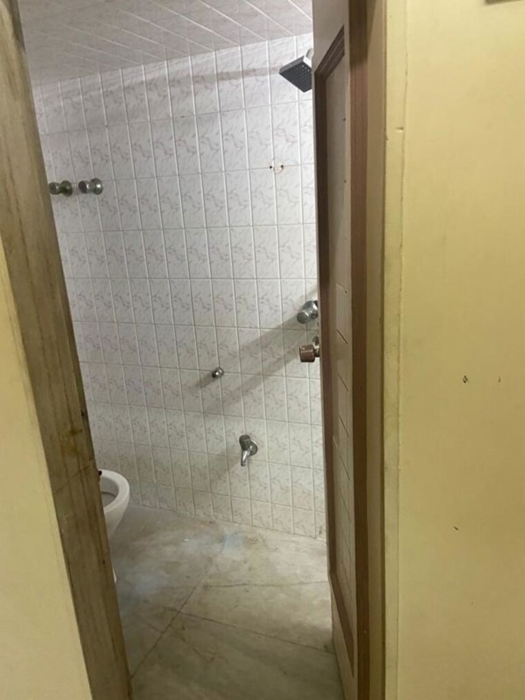 Bathroom, sai-chhaya-chs-khar-west 3 Bedroom 1170 Sq.Ft. Apartment In Khar West Mumbai 9839585