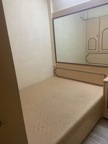 Room in 3 BHK Apartment at Sai Chhaya CHS Khar West, Khar West – for Rent