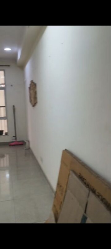 Furnished Amenities in 3 BHK Apartment at Gaur City 5th Avenue, Sector 4 Greater Noida – for Rent