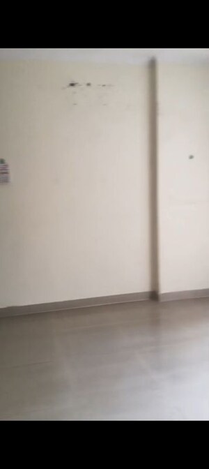 Room in 3 BHK Apartment at Gaur City 5th Avenue, Sector 4 Greater Noida – for Rent