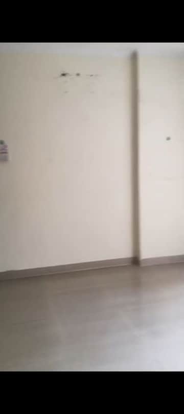 Room in 3 BHK Apartment at Gaur City 5th Avenue, Sector 4 Greater Noida – for Rent