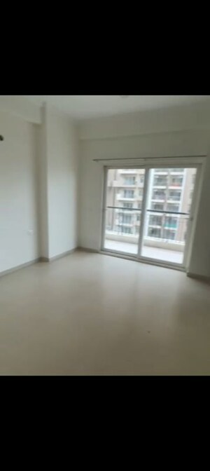 Room in 3 BHK Apartment at Paramount Emotions, Sector 1 Greater Noida – for Rent