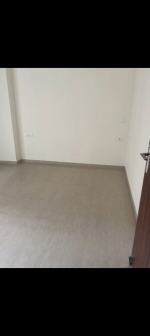 Room in 3 BHK Apartment at Paramount Emotions, Sector 1 Greater Noida – for Rent