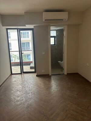 Room in 3 BHK Apartment at Signature Global City 63A, Sector 63a – for Rent