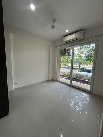Room in 3 BHK Builder Floor at BPTP Astaire Gardens, Sector 70a – for Rent