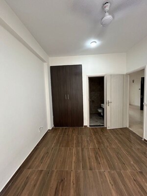 Room in 3 BHK Builder Floor at BPTP Astaire Gardens, Sector 70a – for Rent