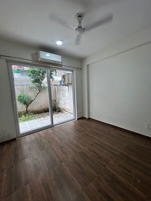 Room in 3 BHK Builder Floor at BPTP Astaire Gardens, Sector 70a – for Rent