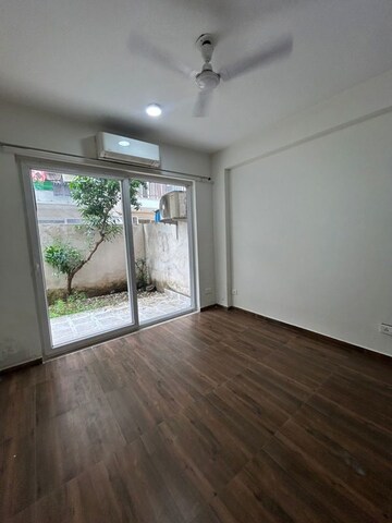 Room in 3 BHK Builder Floor at BPTP Astaire Gardens, Sector 70a – for Rent