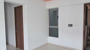 Room in 2 BHK Apartment at Kalpataru Immensa, Kolshet Road – for Rent