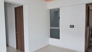 Room in 2 BHK Apartment at Kalpataru Immensa, Kolshet Road – for Rent
