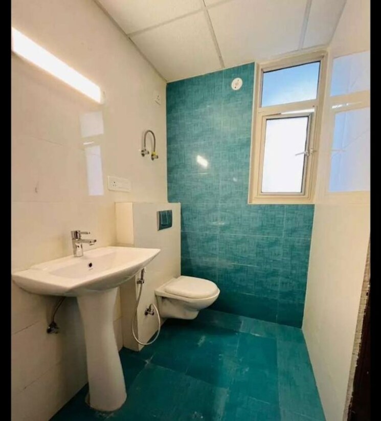 Bathroom, mi-rustle-court 3 Bedroom 1900 Sq.Ft. Apartment In Gomti Nagar Lucknow 9840073