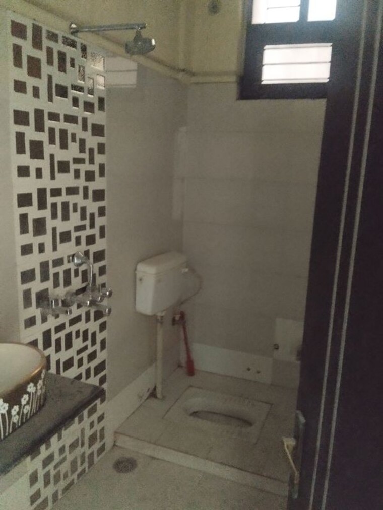 Bathroom, viraj khand 6+ Bedroom 3050 Sq.Ft. Independent House In Viraj Khand Lucknow 9840097