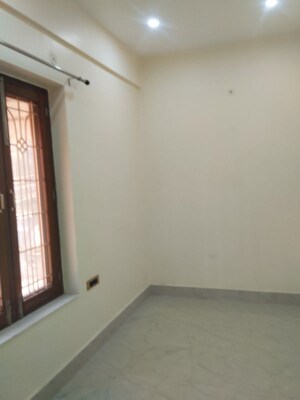 Room in 3 BHK Independent House at Viraj Khand – for Rent