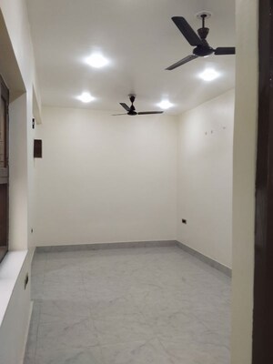 Room in 3 BHK Independent House at Viraj Khand – for Rent