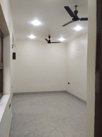 Room in 3 BHK Independent House at Viraj Khand – for Rent