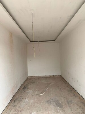  Shop For Sale in Modipuram