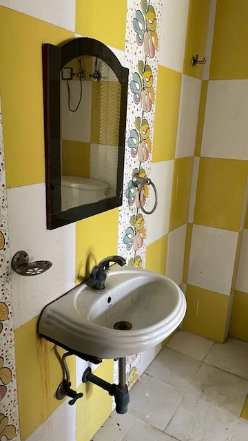 Bathroom in 2 BHK Apartment at Arun Vihar Sector 37, Sector 37 – for Rent