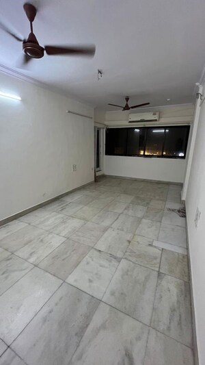 Room in 1 BHK Apartment at Versova Sea Green Apartment, Andheri West – for Rent