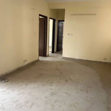 Room in 3 BHK Apartment at Sector 61 – for Rent