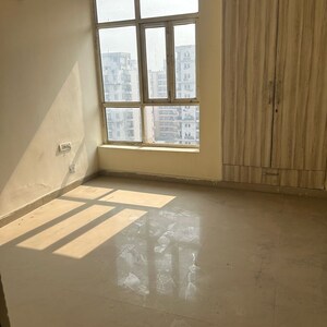 Room in 3 BHK Apartment at Sector 61 – for Rent