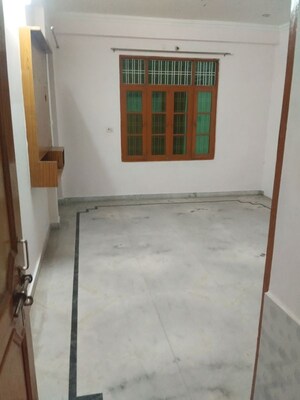 Room in 2 BHK Independent House at Gomti Nagar – for Rent
