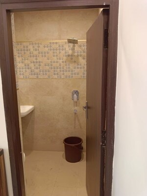 Bathroom in 1 BHK Apartment at Lajpat Nagar – for Rent